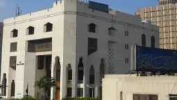 هل يجوز للمرأة الاستعانة بالجار...