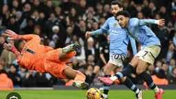 أسطورة الإنجليز يشيد بمرموش: موهبة...