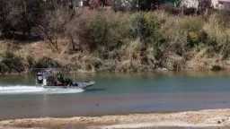 ”حرس الحدود الأمريكية” تتبادل إطلاق...