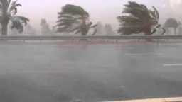 الأرصاد تحذر: ابتعدوا عن الأعمدة...