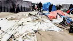 منخفض جوي يضرب غزة وتطاير...