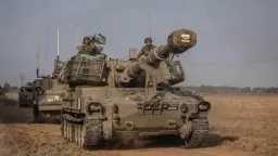 دبابات الاحتلال تتقدم وسط مدينة...