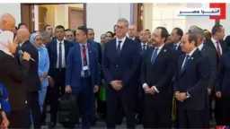 السيسي يتفقد أجنحة مؤتمر ومعرض...