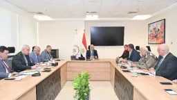 وزير الري يلتقي مجموعة من...