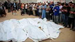 10 شهداء وعشرات الجرحى في...