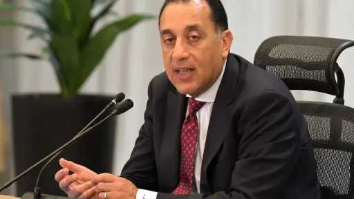 رئيس الوزراء يكشف مفاجأة حول...