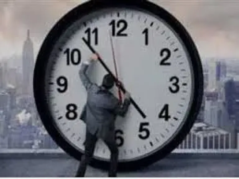 تأخير الساعة
