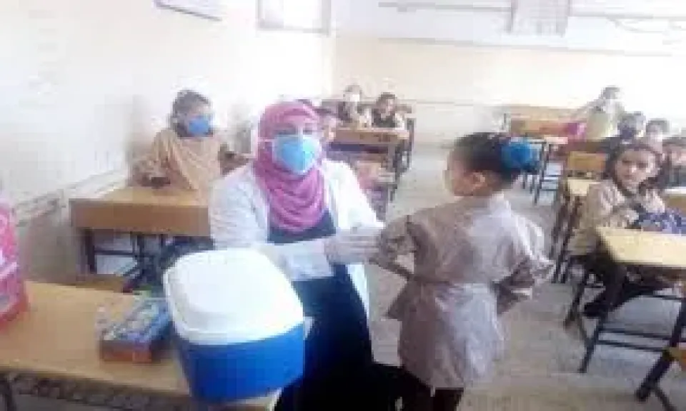 تطعيم طلاب المدارس