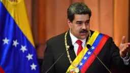 رقص رئيس فنزويلا يشعل السوشيال...